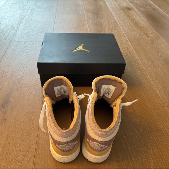 AIR JORDAN Youth Size 4.5Y - MID SE CRAFT GS “Inside Out - Taupe Haze - Picture 9 of 13